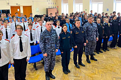 В преддверии 23 февраля столичные росгвардейцы провели урок мужества для кадетов